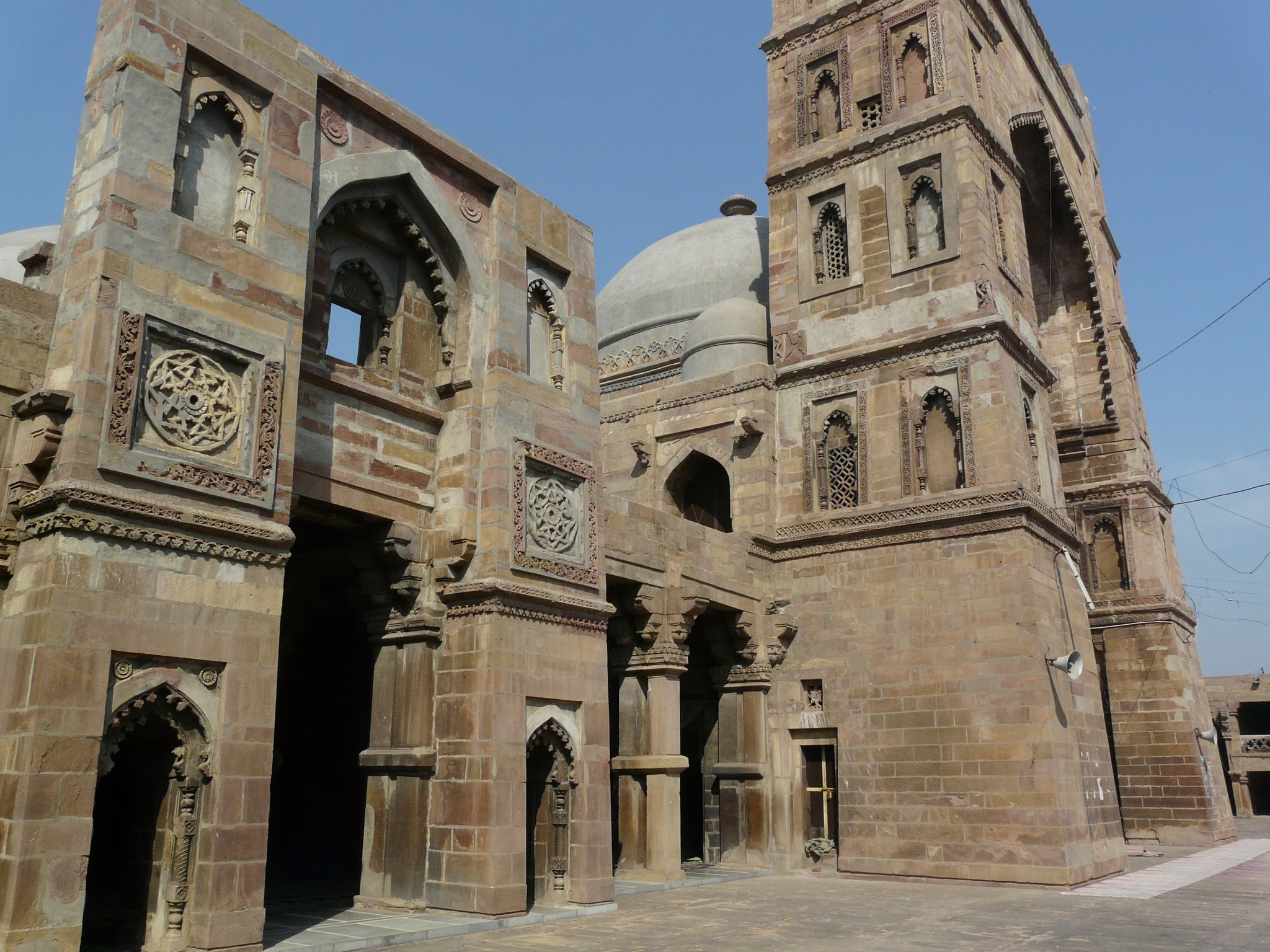 Details of the central pishtaq and side  1 - Masjids of India !