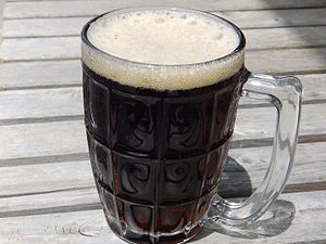 300pxRoot_beer_in_glass_mug-1.jpg