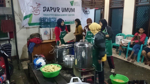 DAPUR UMUM BANJIR JAKARTA 1 - Status of women in western society...