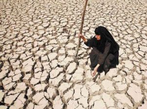 EuphratesDryingUp1 1 - Soon the river "Euphrates" will disclose the treasure (the mountain) of gold