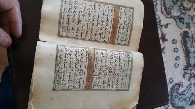 middle page 1 - 800 years old Quran