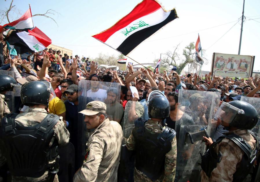 427995 1 - Mass protests sweep Iraq, target pro-Iran militias and parties